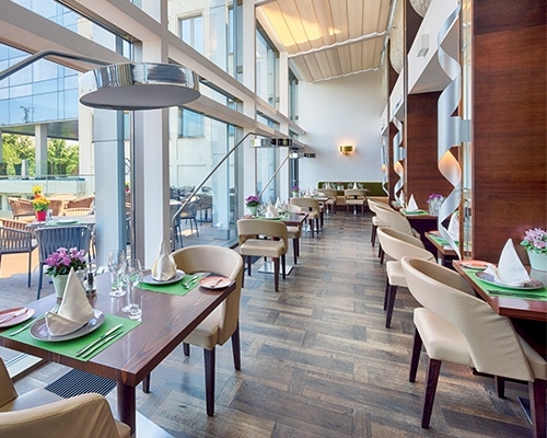 restaurant hotel